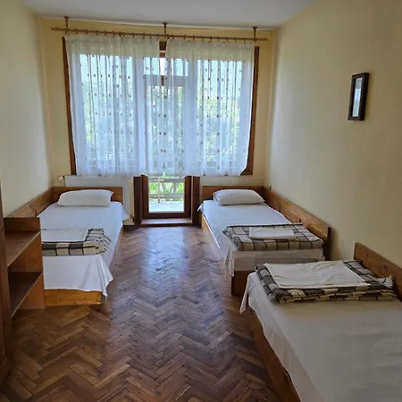 младост Lodge *